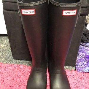 SIZE 8 MATTE HUNTER BOOTS NEVER WORN!!